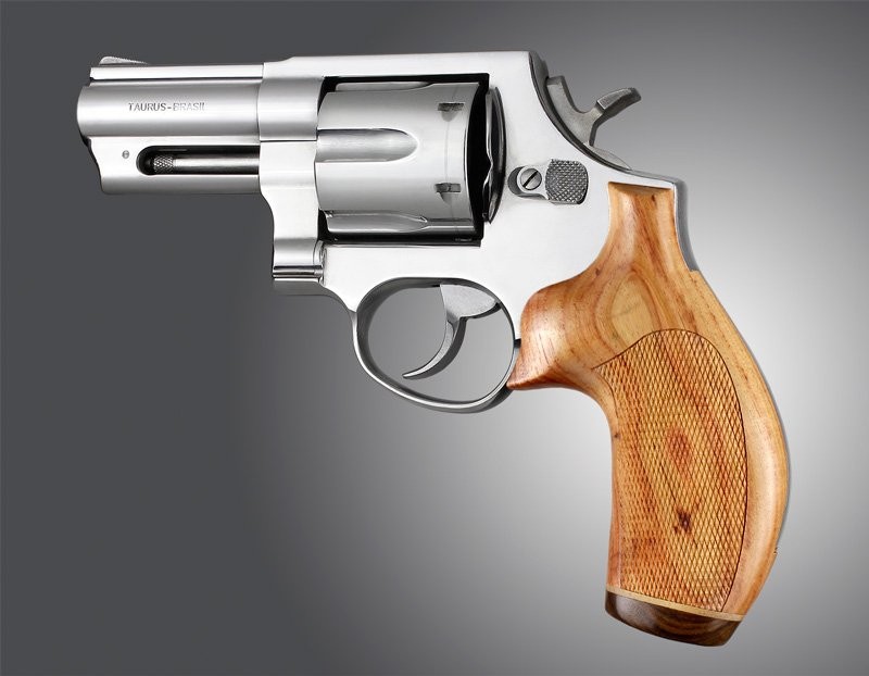 Taurus Med. & Lg. Rd. Butt Tulipwood No Finger Groove, Stripe/Cap, Checkered