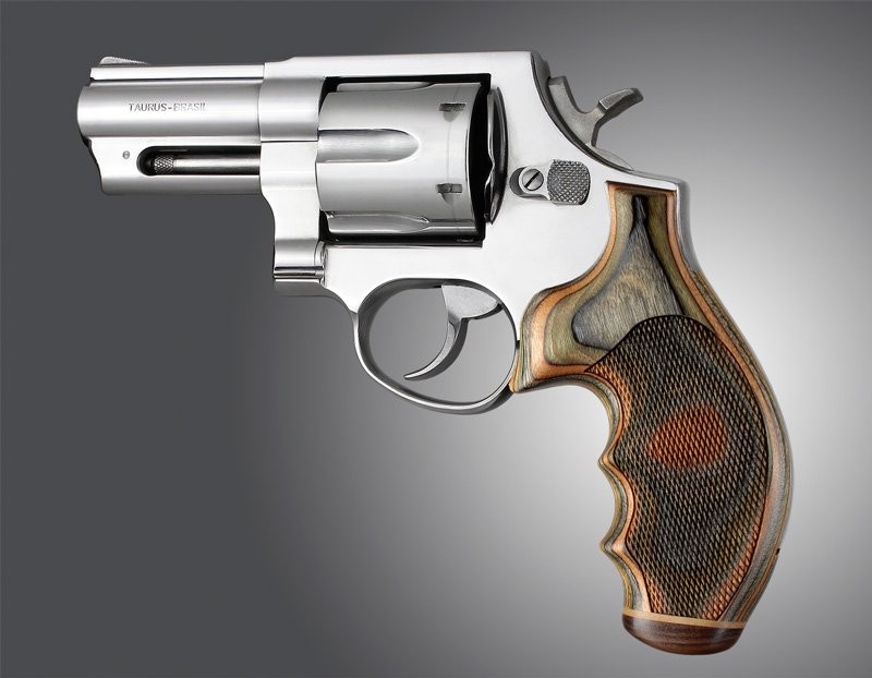 Taurus Med. & Lg. Rd. Butt Lamo Camo Stripe/Cap, Checkered