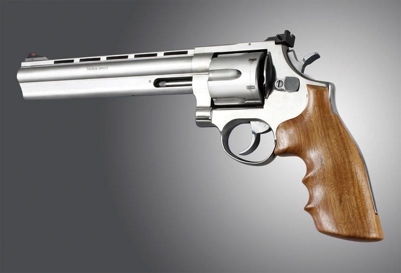 Taurus Med. & Lg. Sq. Butt Goncalo