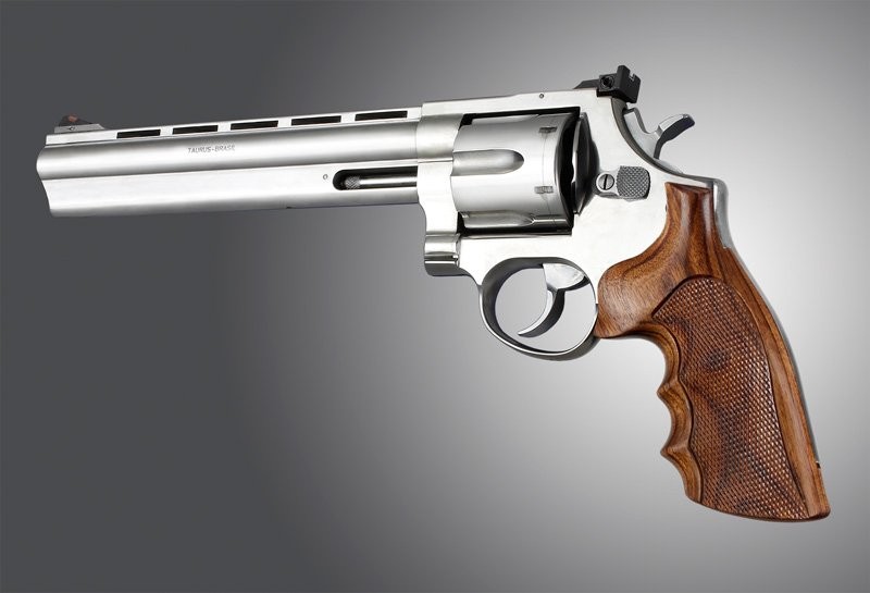 Taurus Med. & Lg. Sq. Butt Kingwood Checkered