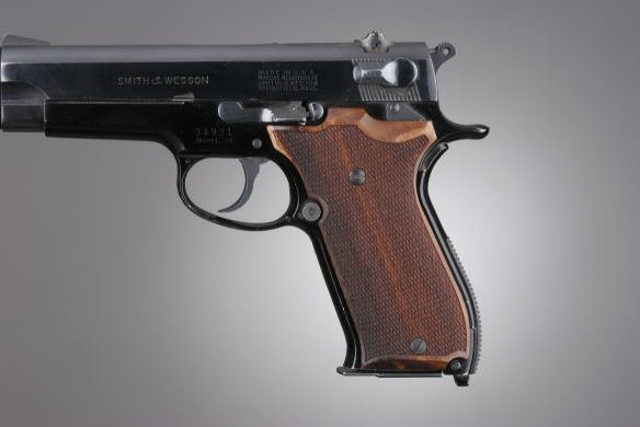 S&W 39 Goncalo Checkered