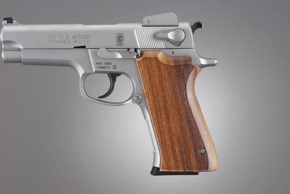 S&W 5900 Series Goncalo Checkered