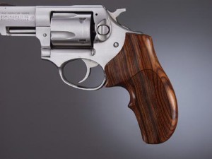 Ruger SP101 Cocobolo Top Finger Groove Checkered