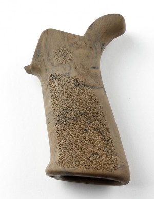 AR-15/M-16 Rubber Grip Beavertail with No Finger Grooves Ghillie Earth