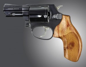 Taurus 85 Tulipwood No Finger Groove Checkered
